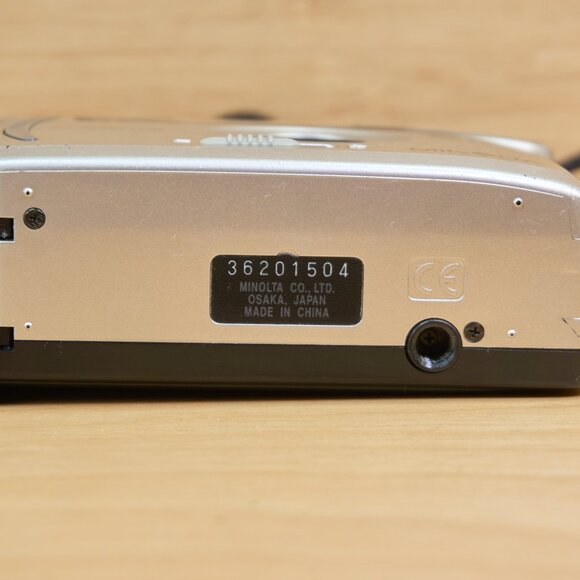 Minolta AF50 Big Finder Point and Shoot 35mm Film Camera - Picture 7 of 8